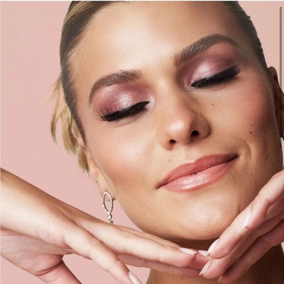 Best Dressed Lids Eyeshadow Palette - Picture 5 of 9